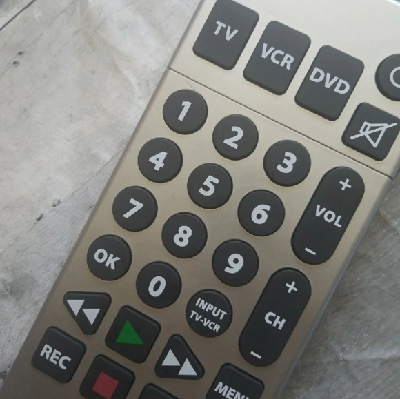 Living Solutions Jumbo Universal TV Remote - Picture 3 of 6